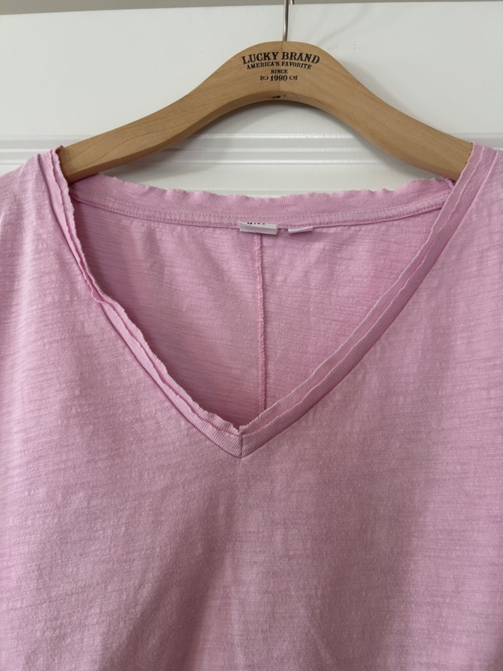Bundle! GAP 2 V-Neck Raw Edge Tees Sz XL w MEASUREMENTS Chino & Butterfly Lilac - Picture 6 of 11